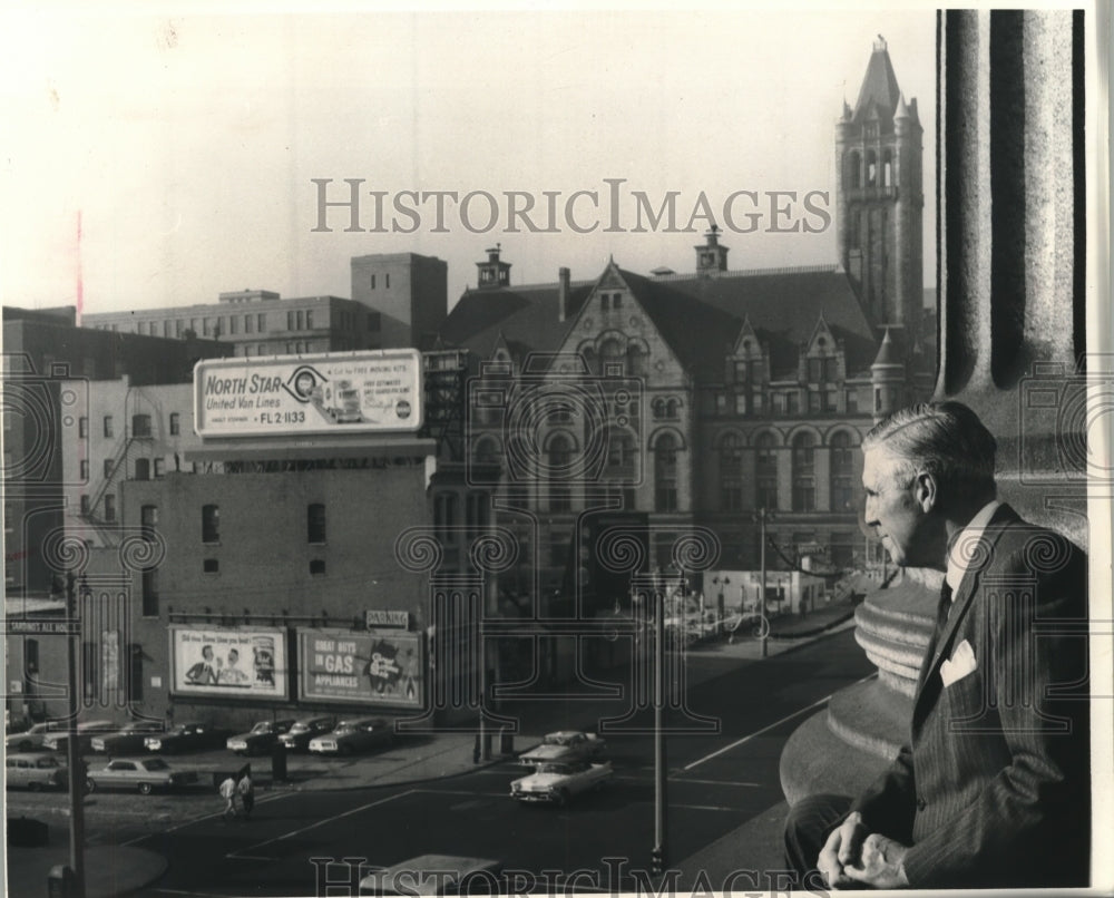 1962 Press Photo Andrew Alexander views IBM building site in Milwaukee- Historic Images