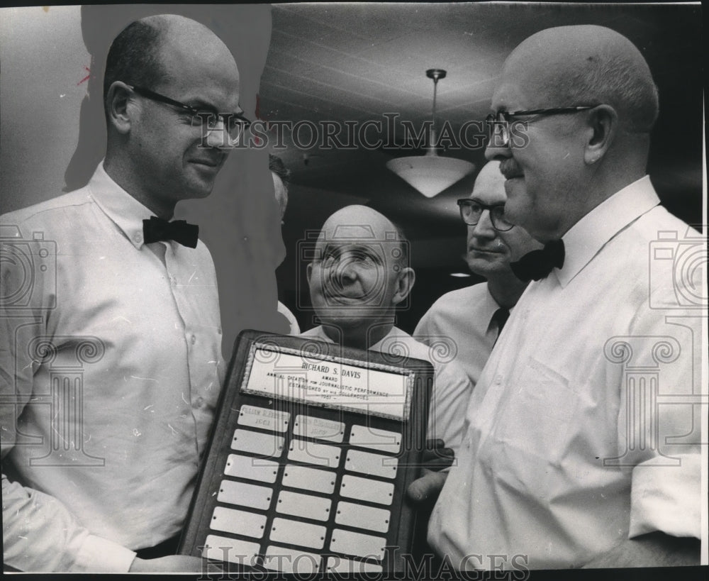 1963 Press Photo James Spaulding receives Richard Davis award - mjc01102- Historic Images