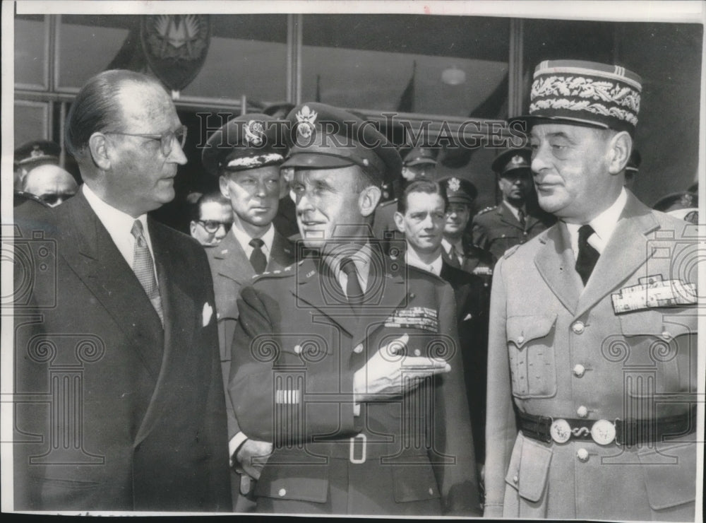 1955 Press Photo Gen. Hans Speidel, Brig. Gen. Henri Lehr and Alfred Gruenther