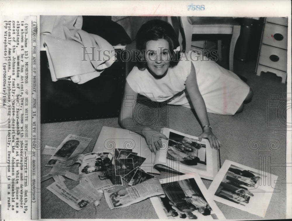 1964 Press Photo Warrie Lynn Smith sits among momentos from White House stay