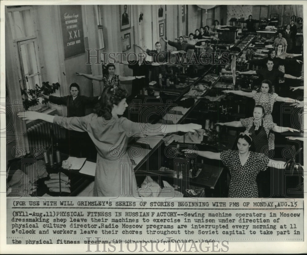 1960 Press Photo Sewing machine operators stop for physical fitness, Moscow- Historic Images