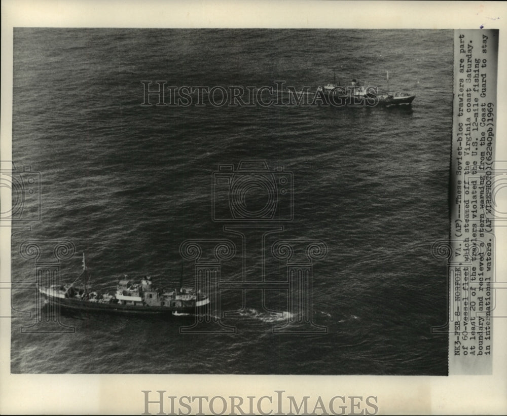 1969 Press Photo Soviet-bloc Trawlers of 60-Vessel Fleet off the Virginia Coast- Historic Images