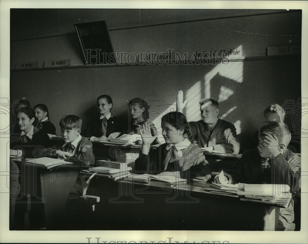 1961 Press Photo Third-graders of Moscow&#39;s Public School #1 learning English. - Historic Images