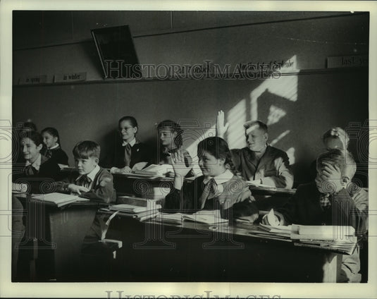 1961 Press Photo Third-graders of Moscow's Public School