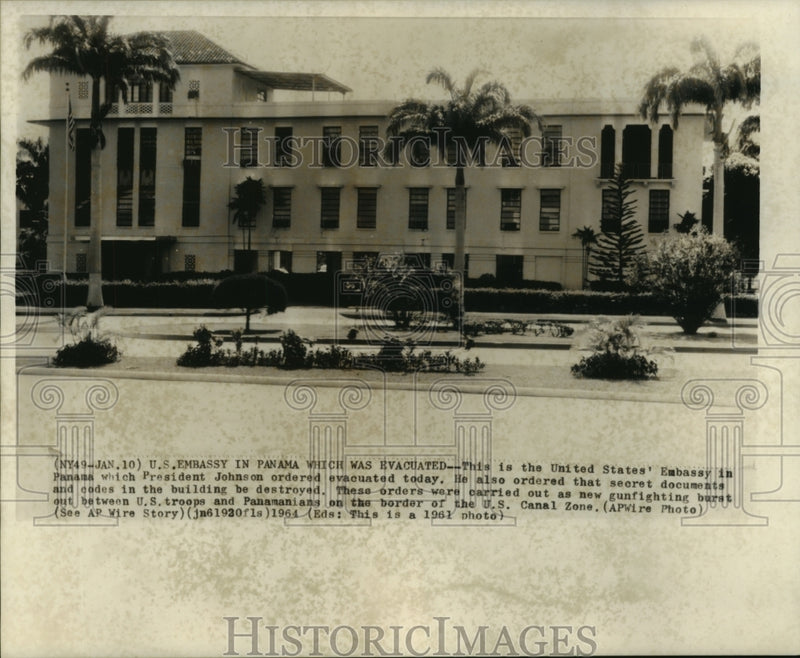 Load image into Gallery viewer, 1961 Press Photo The United States' Embassy in Panama - mjc01820
