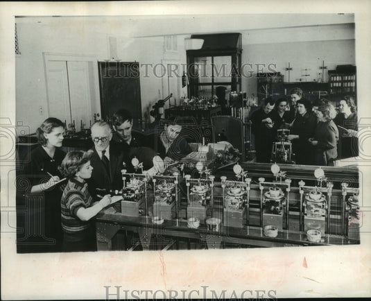 1958 Press Photo Professor N.V. Ornatsky teaches students at Moscow University- Historic Images