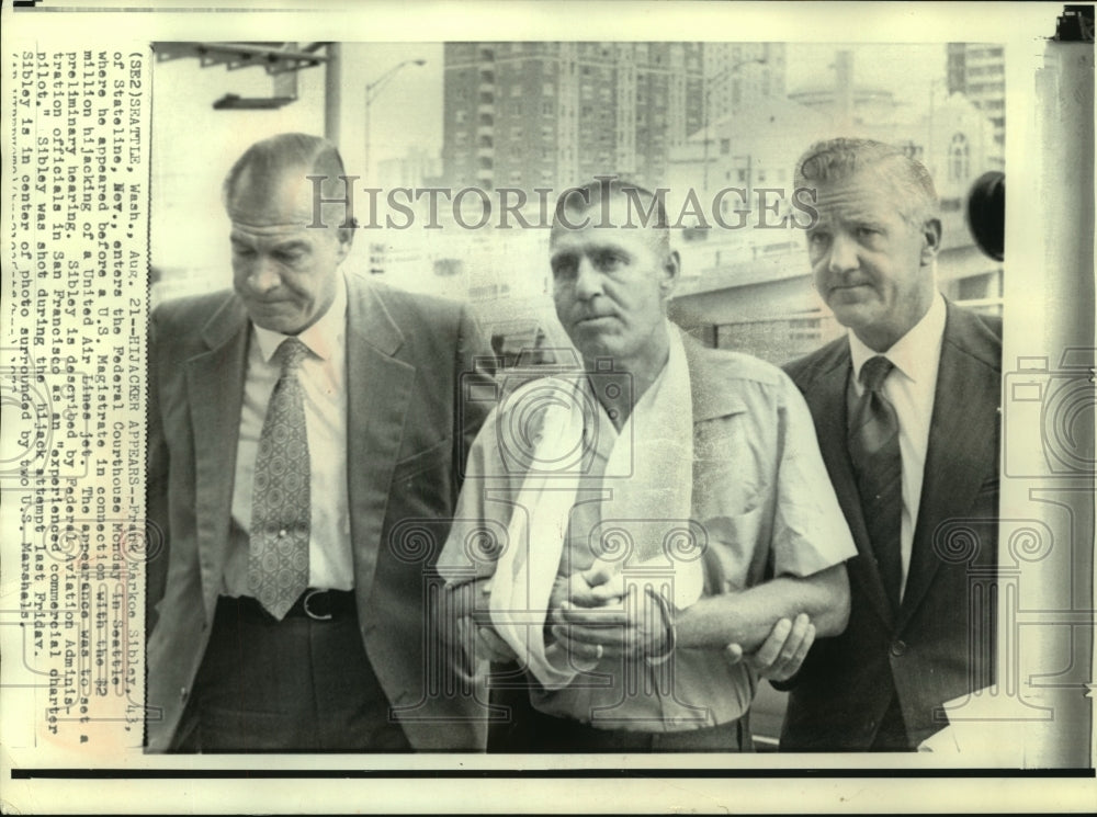 1972 Press Photo Frank Markoe Sibley at Federal Courthouse, Seattle, Washington- Historic Images