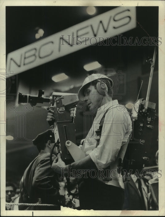 1964 Press Photo NBC engineer carries the new "walking TV station" at convention- Historic Images