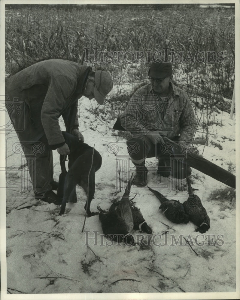 1962 Press Photo Pheasant hunters with their birds on the snow- Historic Images