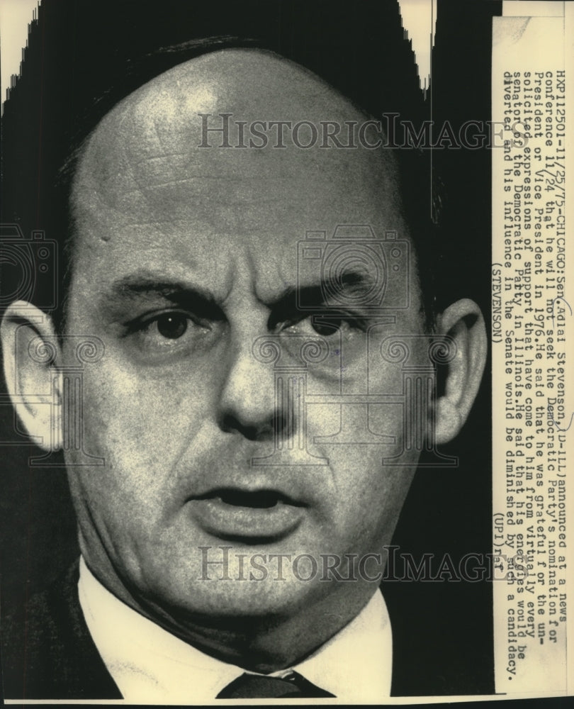 1975 Press Photo Sen. Adlai Stevenson at a news conference in Chicago- Historic Images