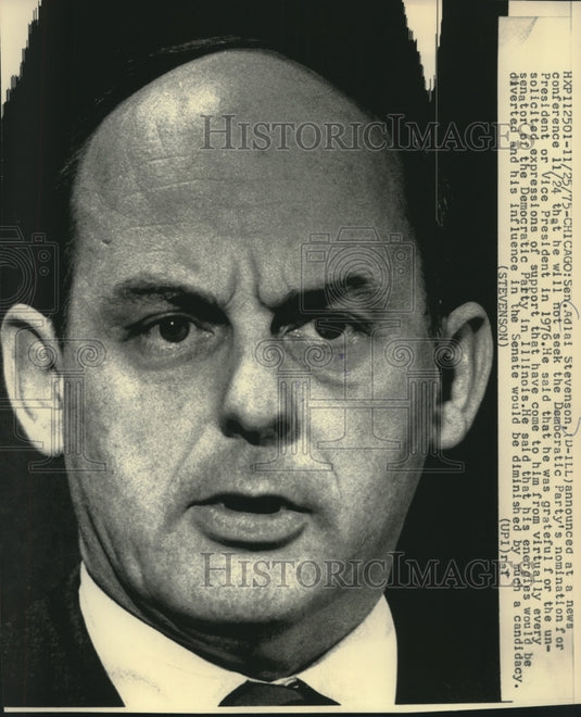 1975 Press Photo Sen. Adlai Stevenson at a news conference in Chicago- Historic Images
