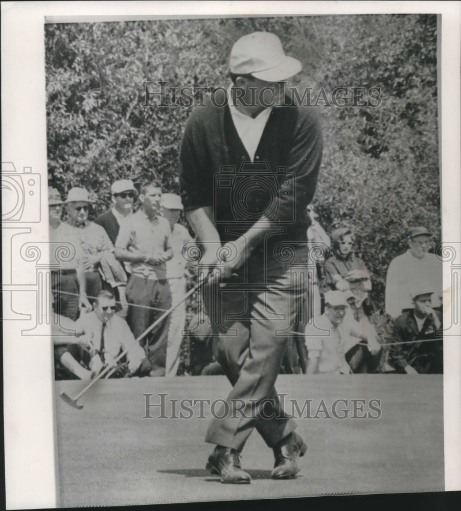 1963 Press Photo Souchak Putted For Par On Fourth Hole At Master's Golf Classic