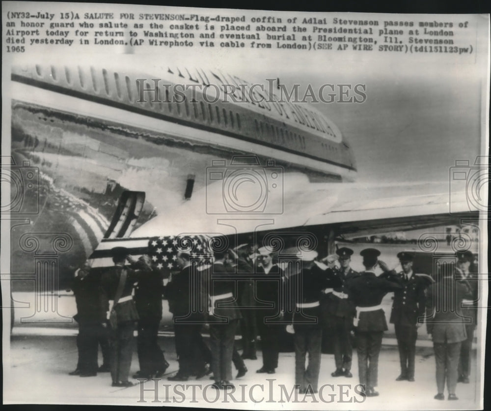 1965 Press Photo Coffin of Adlai Stevenson, loaded on Presidential Plane, London- Historic Images