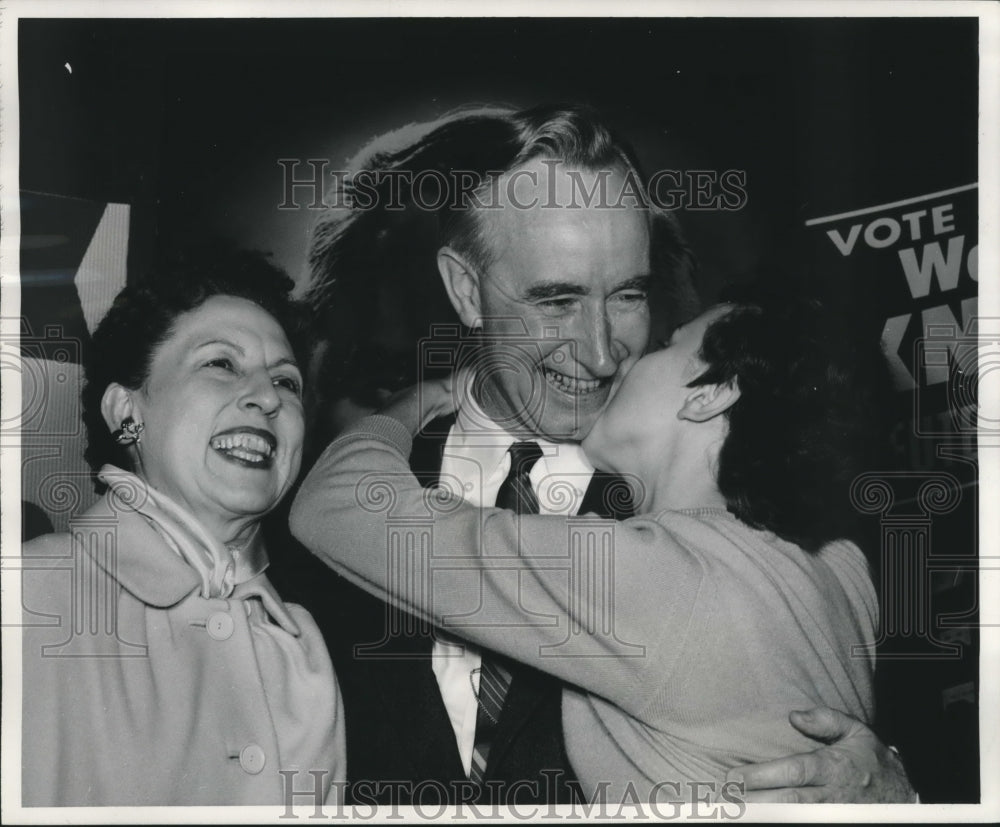 1956 Press Photo Susan Thomson kisses father Vernon as mom looks on in Madison- Historic Images