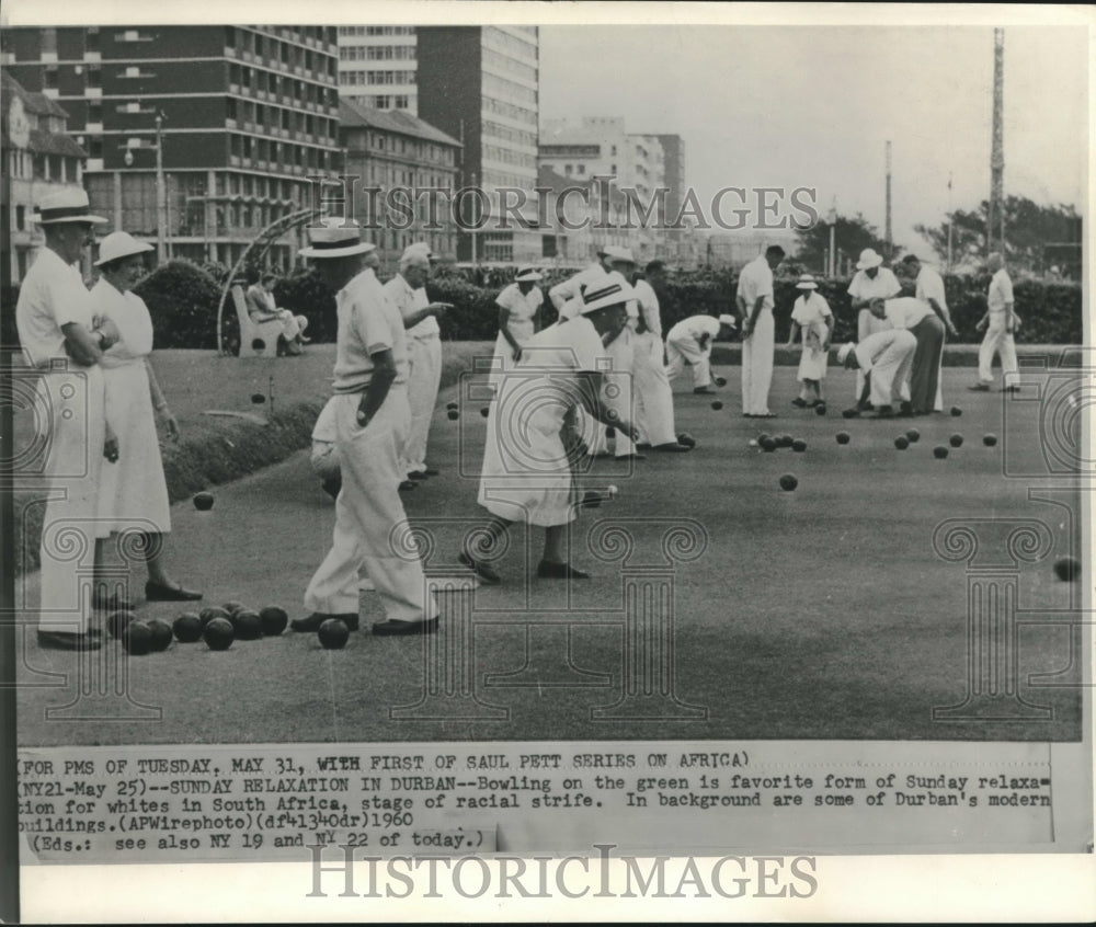 1960 Press Photo Relaxing Sunday of Bowling in Durban, South Africa- Historic Images