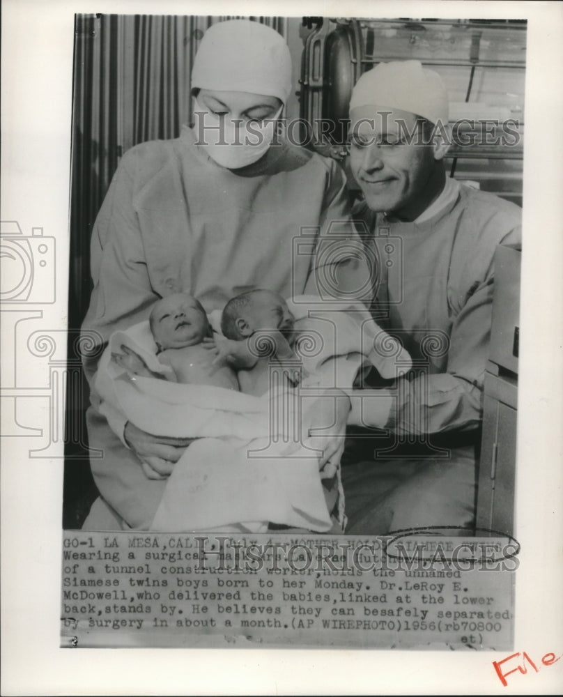1956 Press Photo Mr. and Mrs. Hutehers holding Siamese twin boys, California.- Historic Images