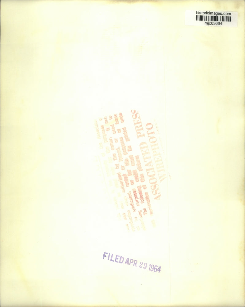 1964 Press Photo Gov. William W. Scranton with Yale student in New Haven, CT