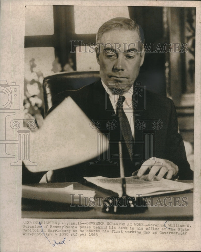 1963 Press Photo Governor William Scranton at work in State Capitol Pennsylvania- Historic Images