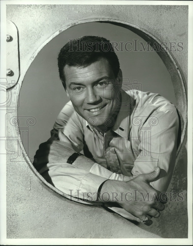 1966 Press Photo Roger Smith back on tv as star of &quot;Mr. Roberts&quot;, on NBC- Historic Images