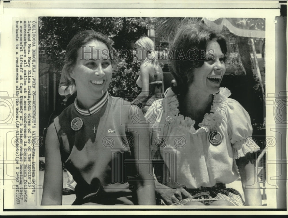 1971 Press Photo Apollo 15 Astronauts wives all smiles at Cape Kennedy- Historic Images