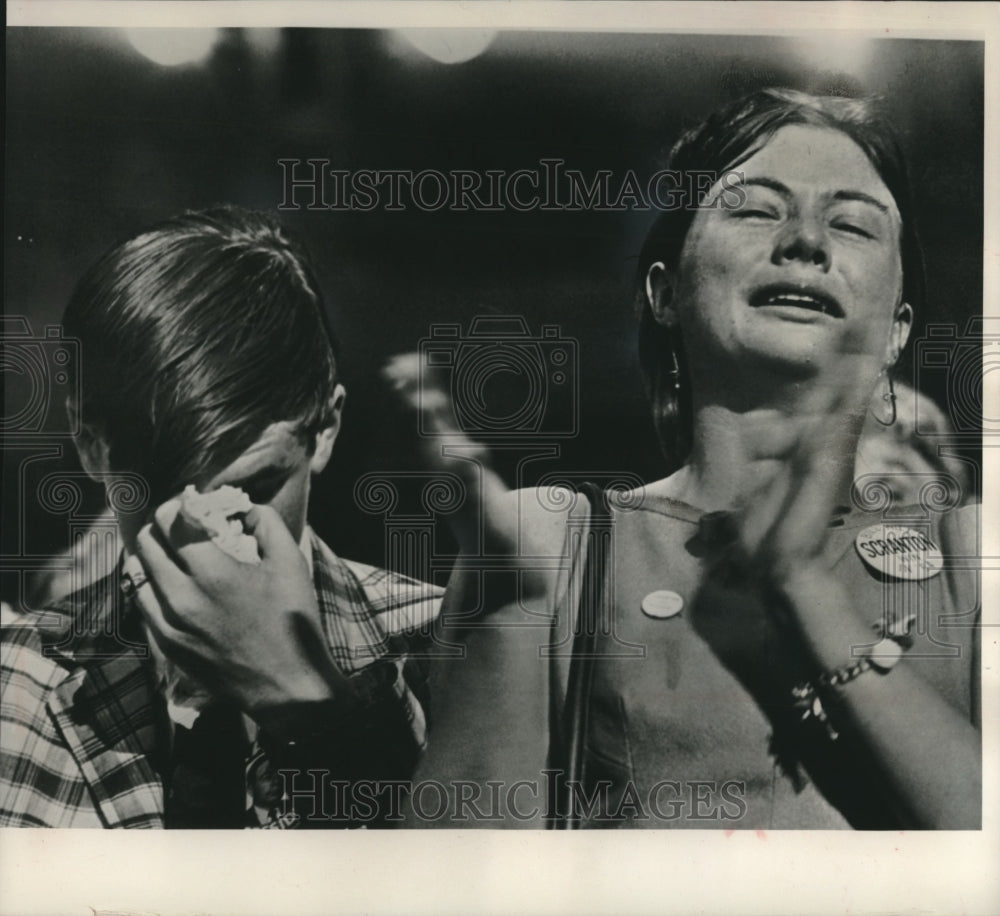 1964 Press Photo William, Susan Scranton, emotional at GOP Convention- Historic Images