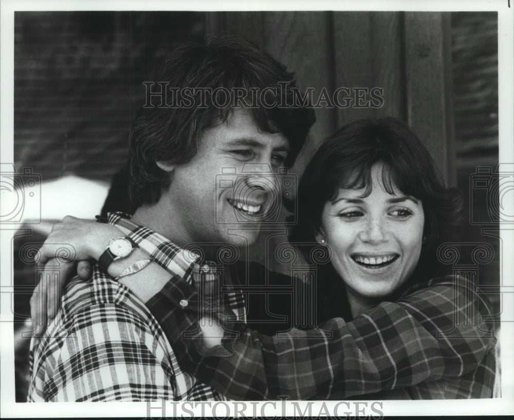 1980 Press Photo Actress Marcia Strassman With Arms Around Man - mjc04111- Historic Images