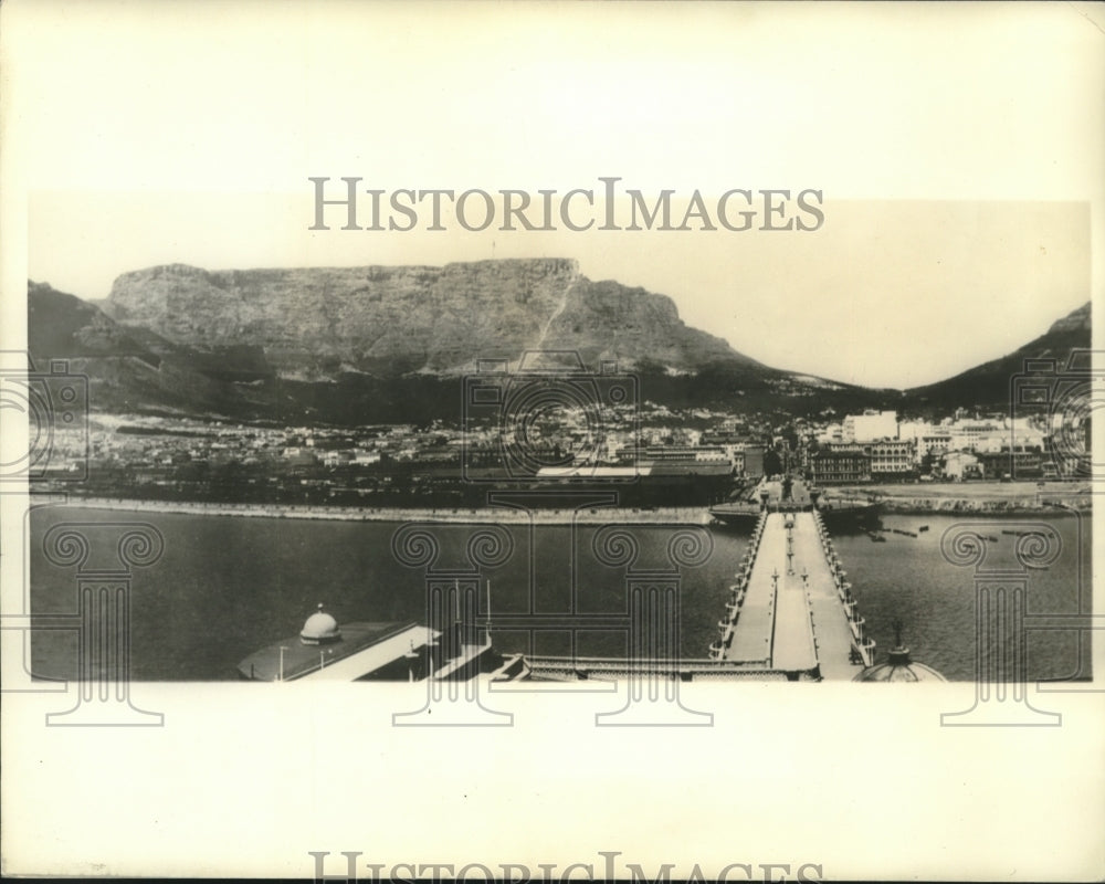 1936 Press Photo Red Boulders Crash Down Mountain Into Capetown, South Africa- Historic Images