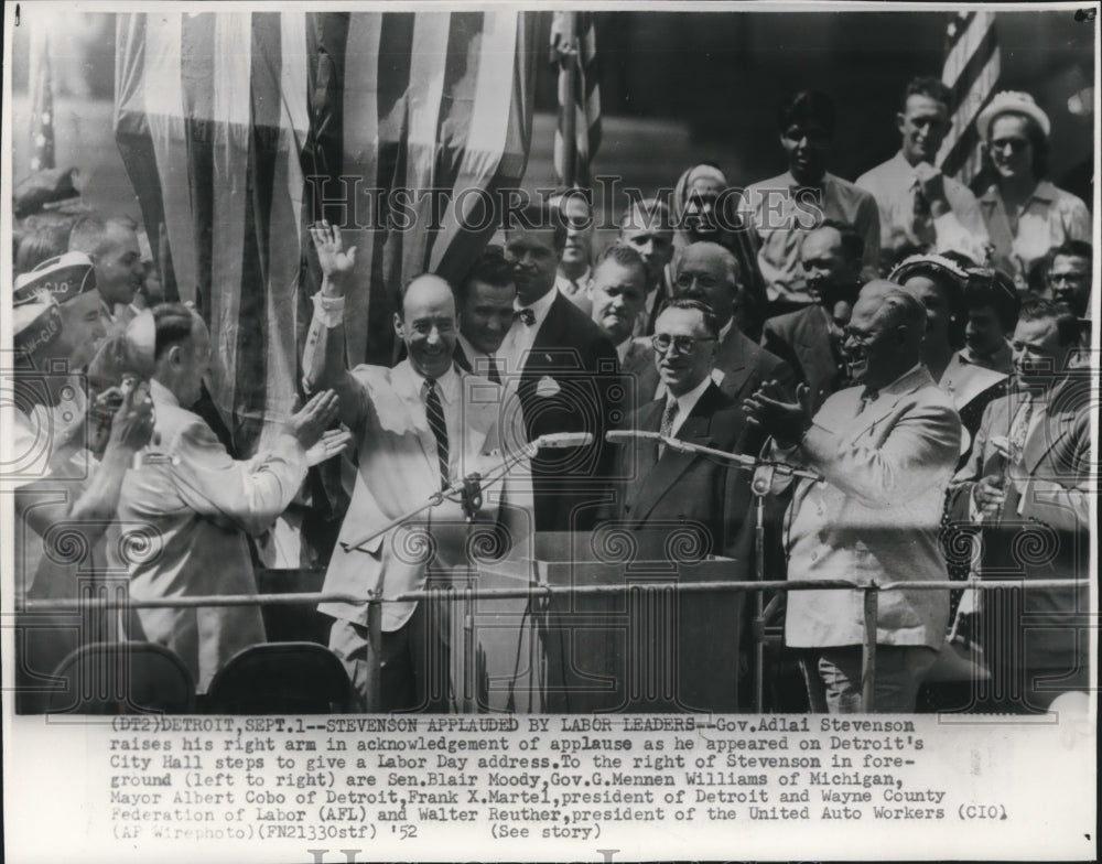 1952 Press Photo Gov. Adlai Stevenson after his Labor Day address in Detroit- Historic Images