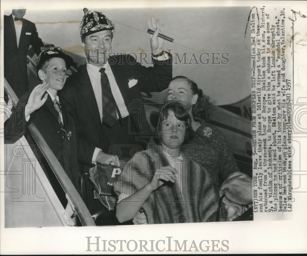 1957 Press Photo Comedian Red Skelton and his family return from Europe- Historic Images