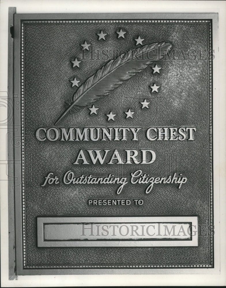 1956 Press Photo Milwaukee&#39;s United Way gets Community Chest Award. - mjc04802