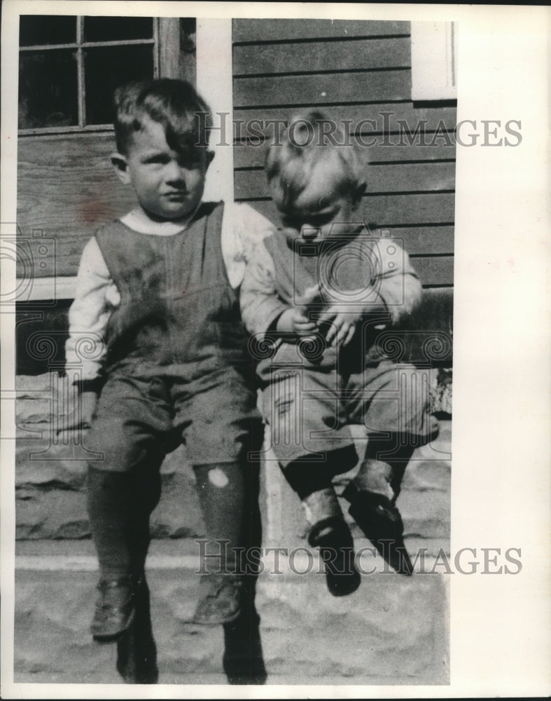 1926 Press Photo Astronaut Donald (left), 2, and Howard (1) Slayton - mjc04877- Historic Images