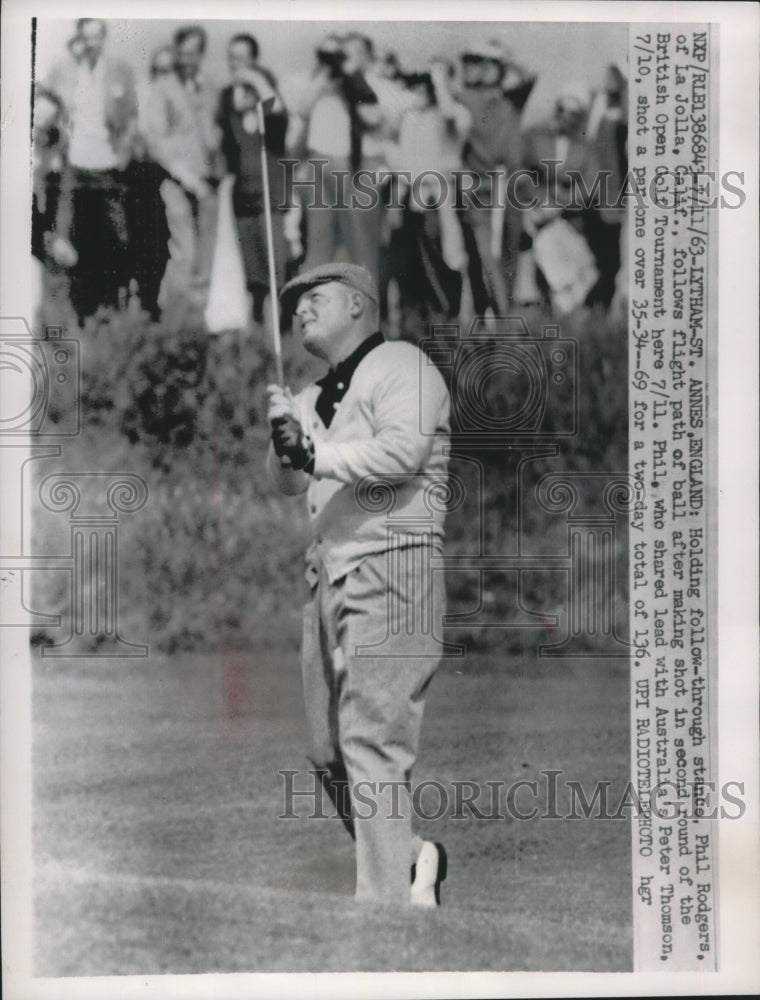 1963 Press Photo Phil Rodgers held stance during British open golf, England.- Historic Images