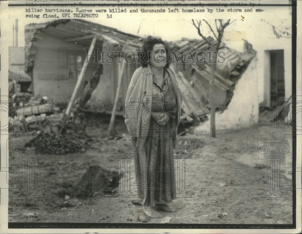 1961 Press Photo A Greek anguished woman after losing husband and home in storm- Historic Images