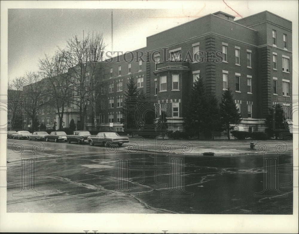 1974 Press Photo St. Nicholas Hospital in Sheboygan, Wisconsin- Historic Images