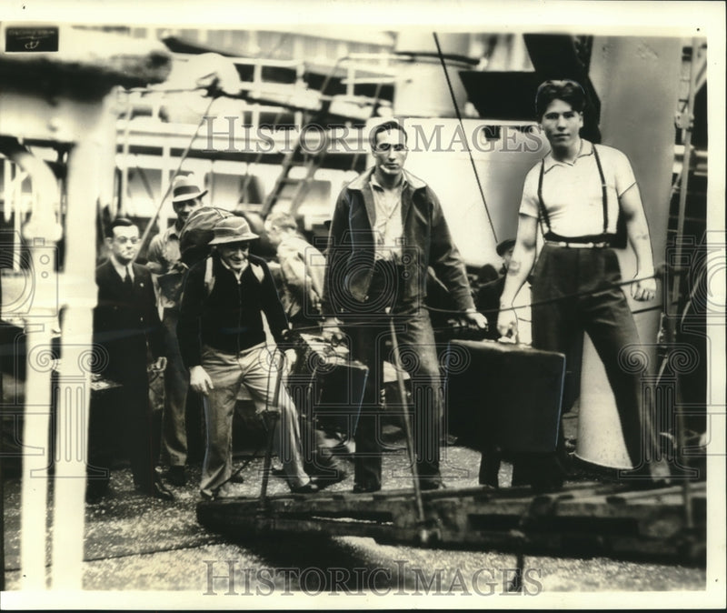 Load image into Gallery viewer, 1936 Press Photo Striking crew of Point Vicente walk off ship in Portland, OR

