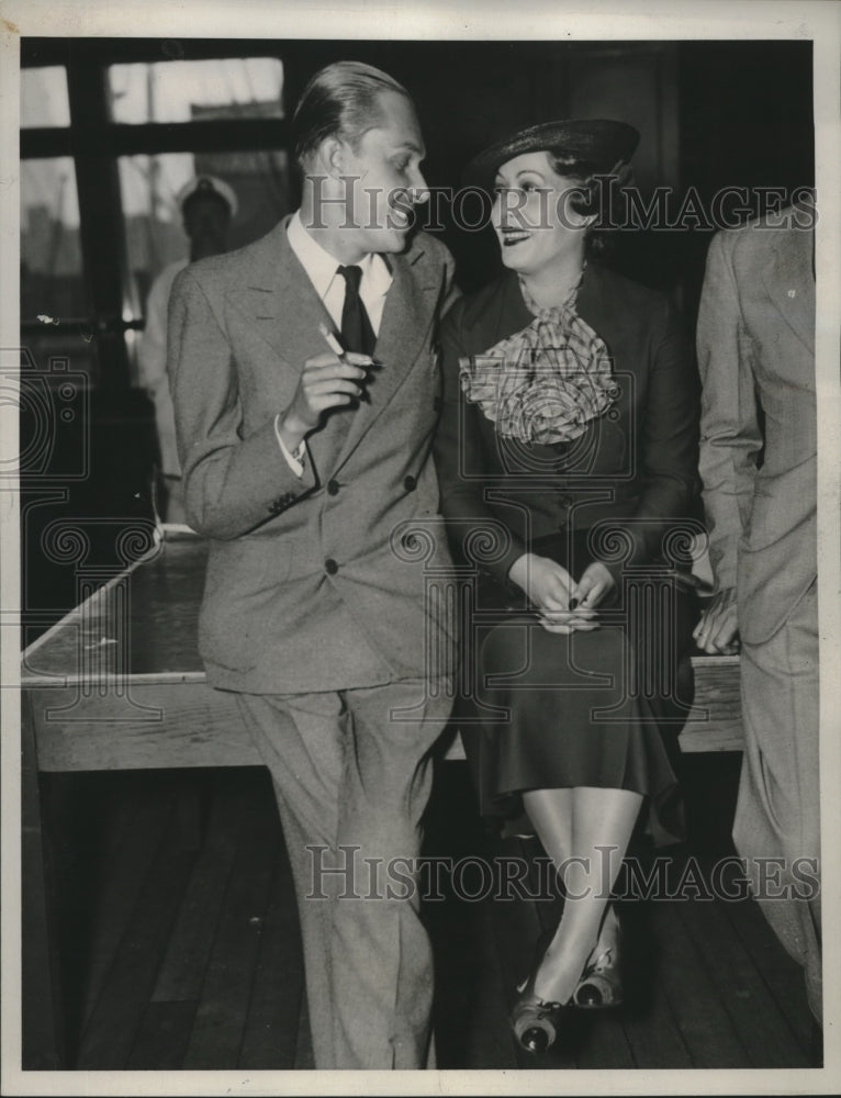 1935 Press Photo Eldest son of former King Alfonso of Spain with his wife- Historic Images