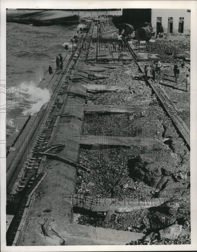1955 Press Photo Concrete dock in Genoa, Italy smashed by recent storms waves- Historic Images