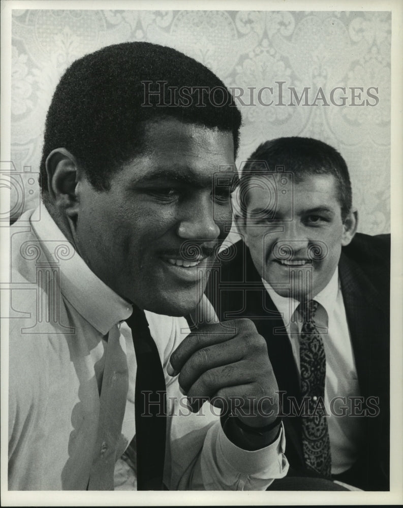 1966 Press Photo Ernie Terrell and Ron Marsh - mjc06039- Historic Images