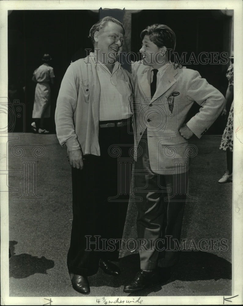 1940 Press Photo Mickey Rooney and father Joe Yule, in &quot;Judge Hardy and Son&quot;- Historic Images