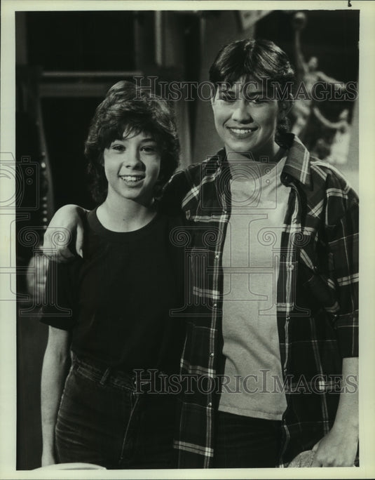 1982 Press Photo Jo (Nancy McKeon) and Terry from NBC-TV's "The Facts of Life"- Historic Images