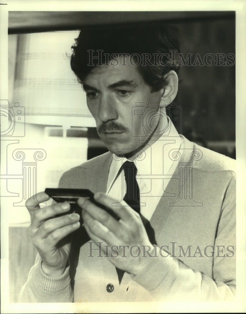 Press Photo Ian McKellen as Anthony Skipling in &quot;Dying Day&quot; - mjc06493- Historic Images