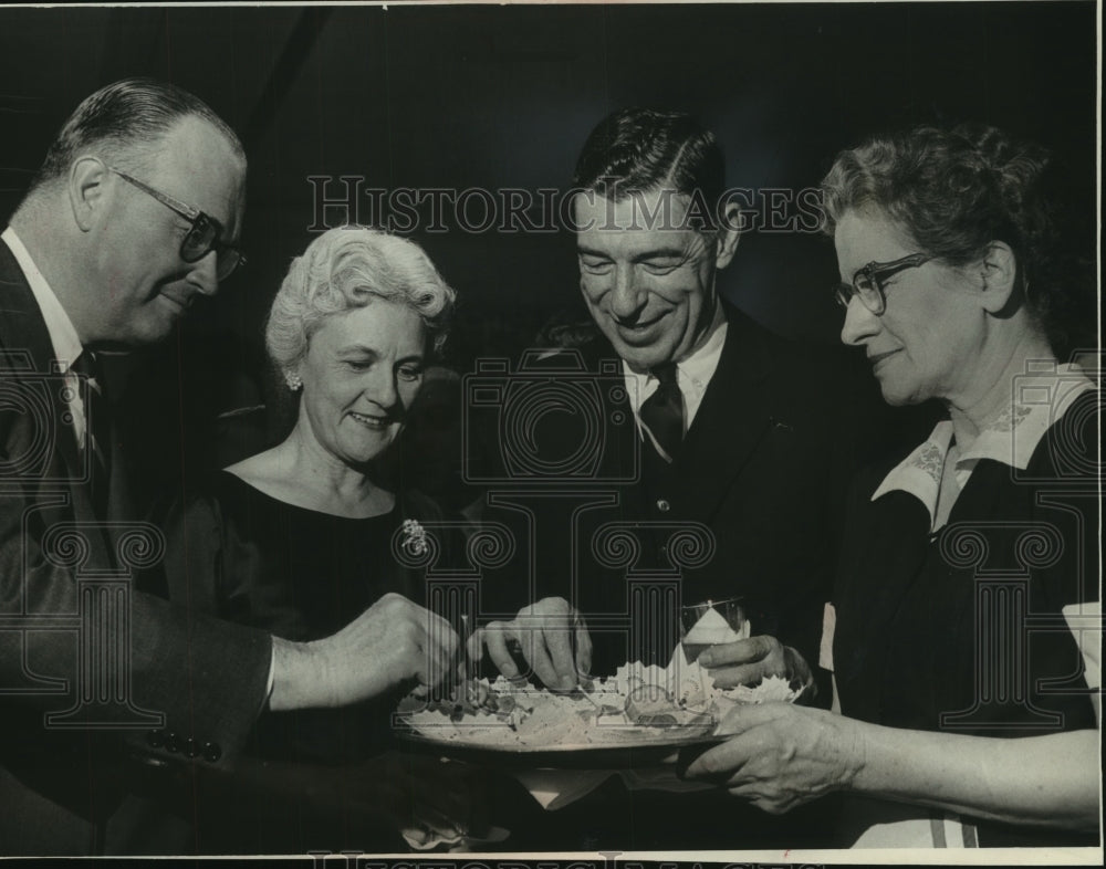 1964 Press Photo Friends meet at reception and dinner by Music for Youth, Inc.- Historic Images