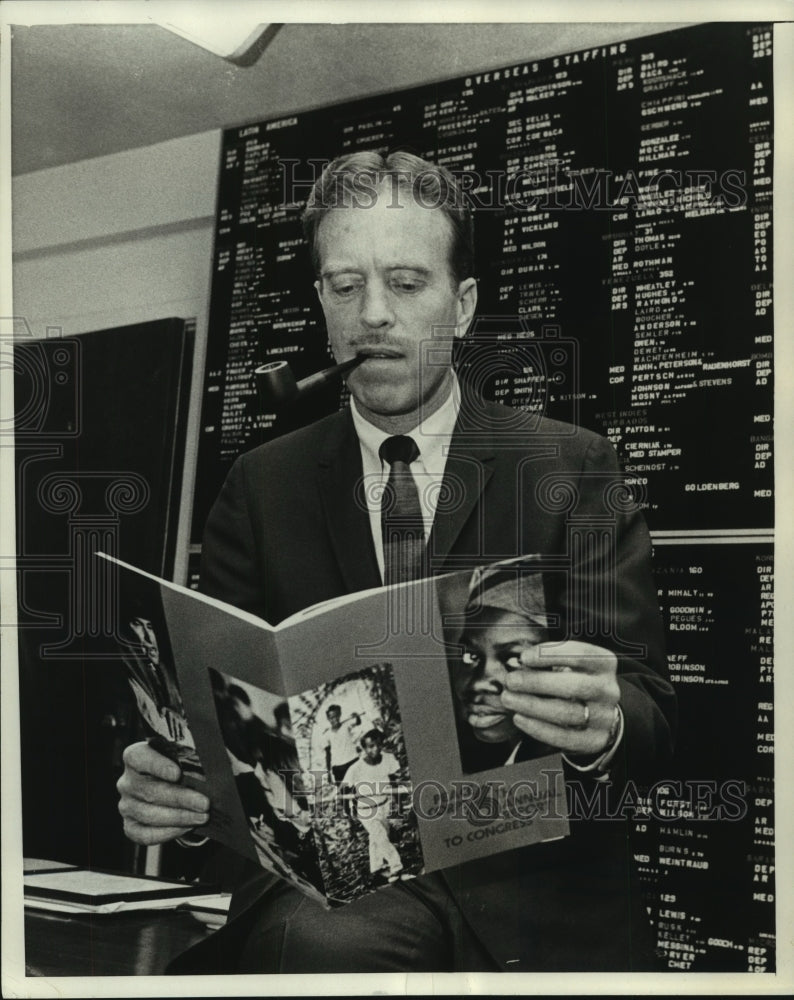 1968 Press Photo Peace Corps Director Jack Vaughn In Washington - mjc07264- Historic Images