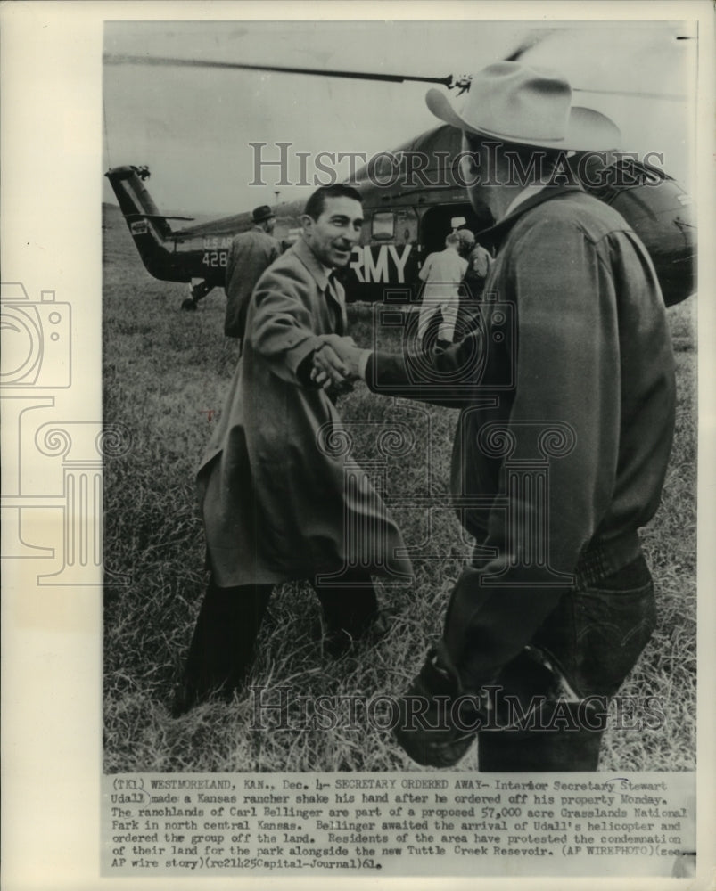 1961 Press Photo Interior Secretary Stewart Udall &amp; Kansas rancher shake hands- Historic Images