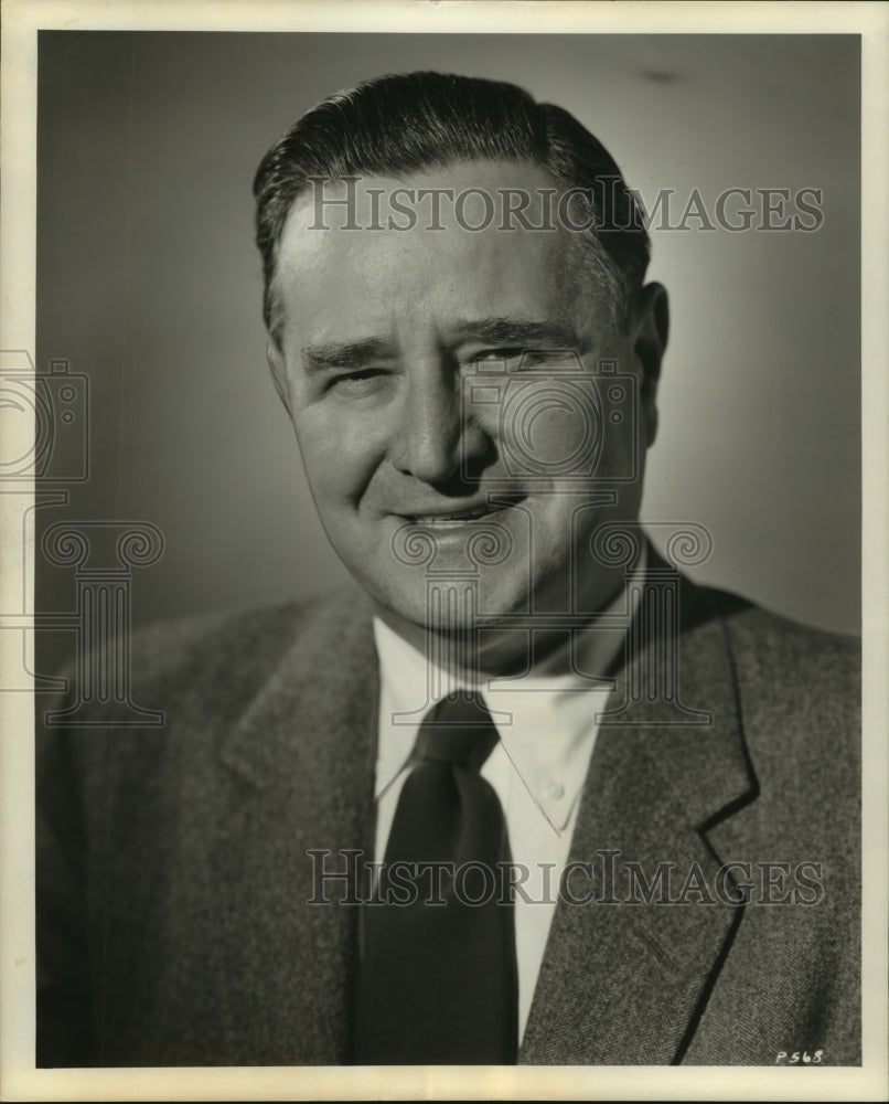 1955 Press Photo Advertising Agency and A-P controls assistant James Tate- Historic Images