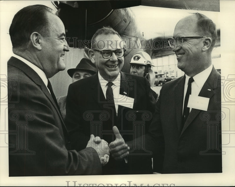 Load image into Gallery viewer, 1964 Press Photo Vice presidential candidate Hubert Humphrey in Wisconsin
