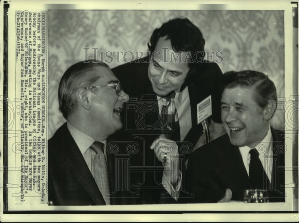 1972 Press Photo Milwaukee Mayor Henry Maier & others at Mayors Conference- Historic Images