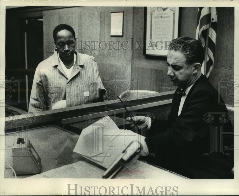 1965 Press Photo David Lee Settles, the knife and Judge Christ Seraphim- Historic Images