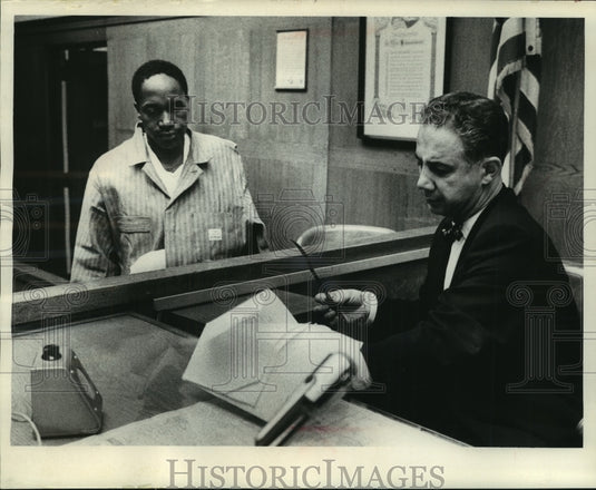 1965 Press Photo David Lee Settles, the knife and Judge Christ Seraphim- Historic Images