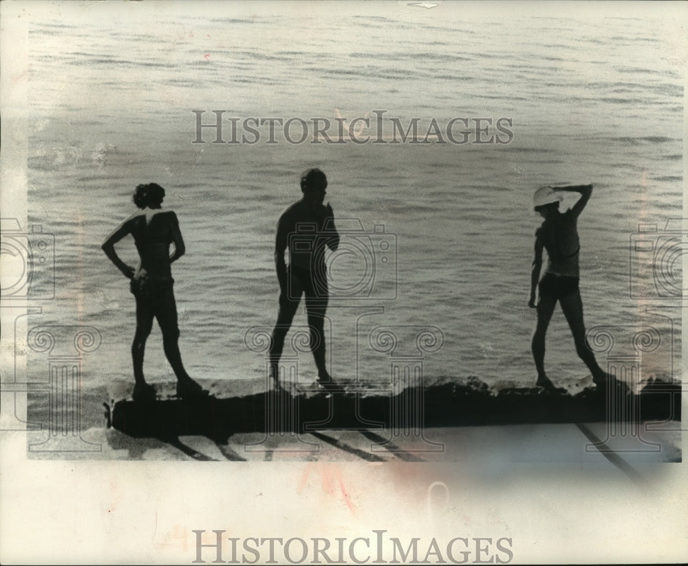 1962 Press Photo Youngsters holding poses to get sun all over skin Russia- Historic Images